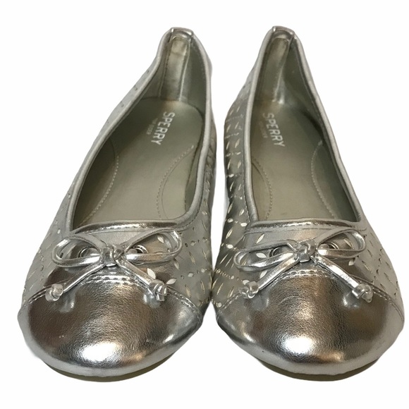 Sperry Top-Sider "Bethany" Silver Flats 5M EUC - Picture 1 of 10